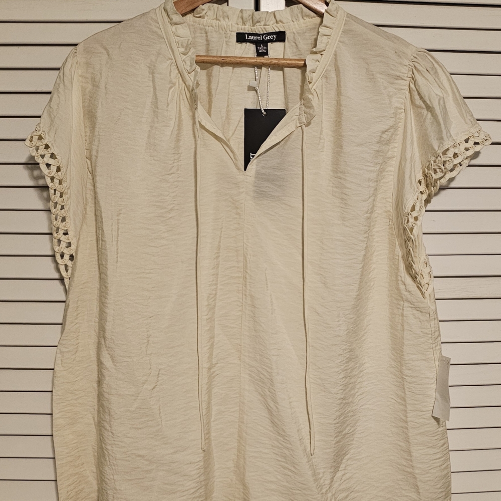 Laurel Gray Ecru Flutter Lace Sleeve Top Size L